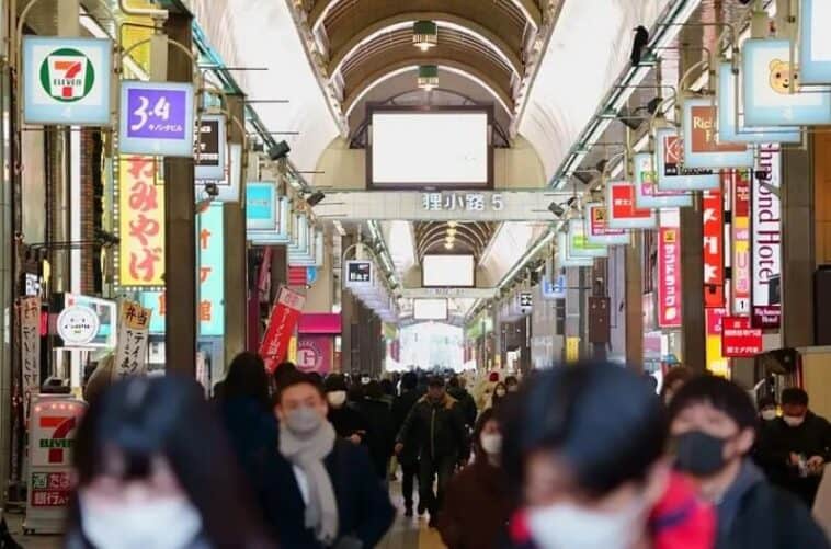 open-shops-on-sunday-in-tokyo-japan-truly