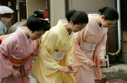 Kimono Bowing