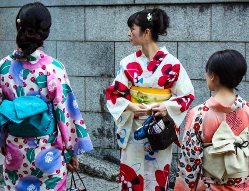 Mujeres japonesas con kimono