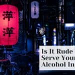 日本では、自分でお酒を飲むのは失礼なことなのか？