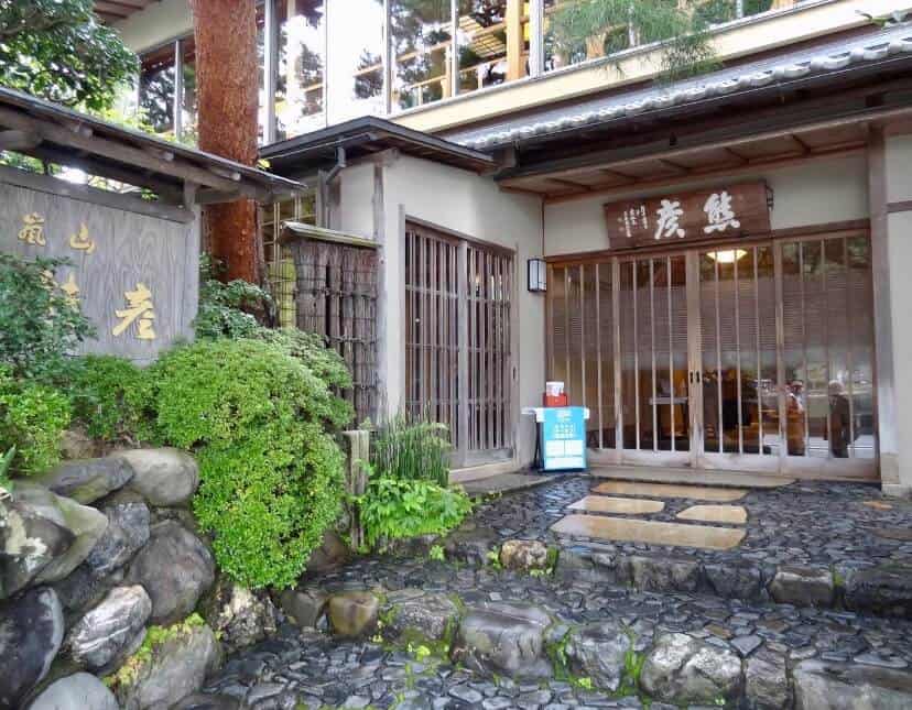 游客能否进入 "仅限日本人 "的餐厅