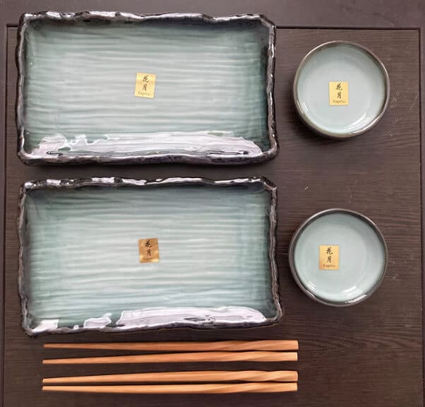 Platos de sushi japonés