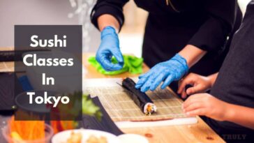 Tenait une salle de classe de sushi à Tokyo