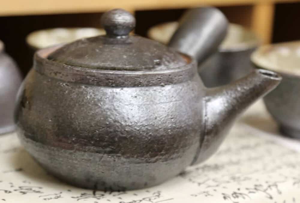 日本茶道中使用的茶具