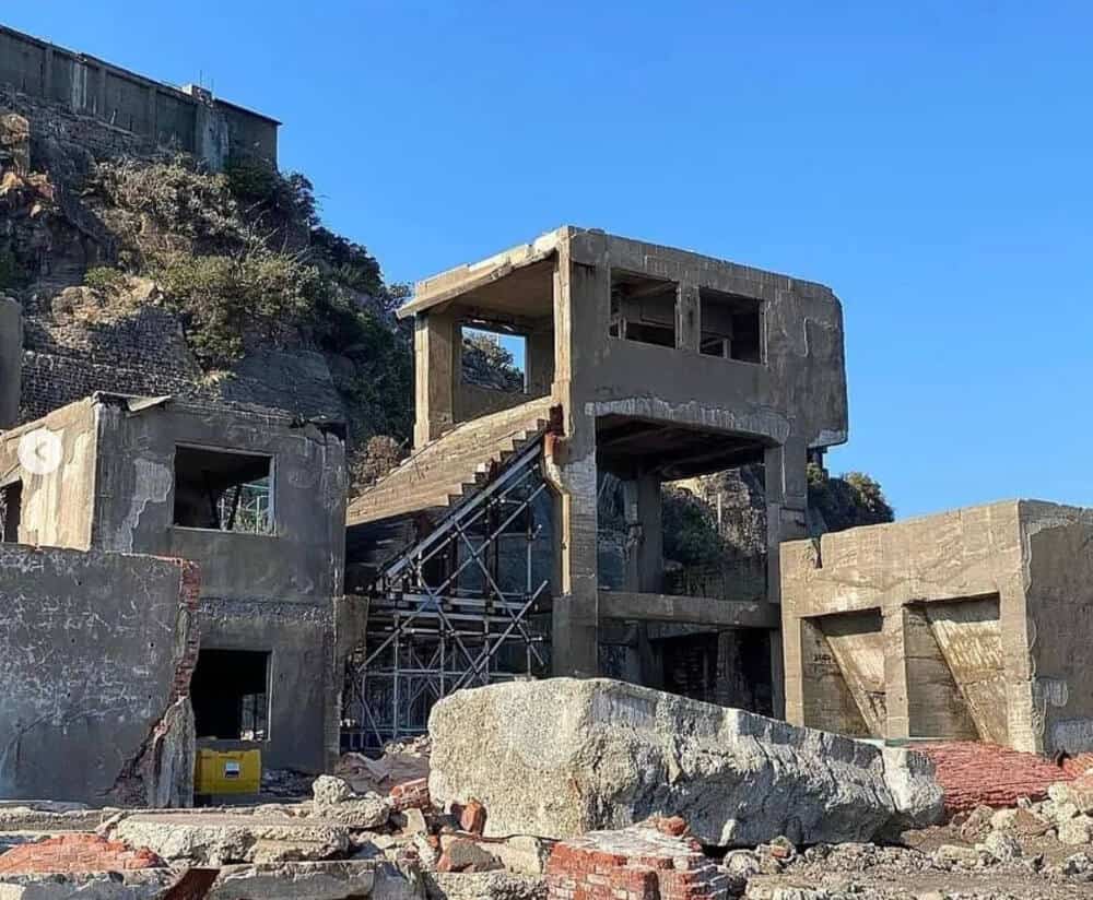 hashima island ruins