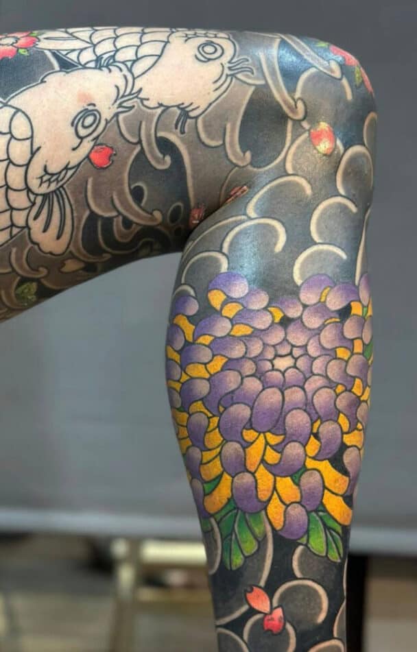 15 Yakuza Tattoos And Its Meanings Japan Truly Chrysanthemum Tattoos 608x951