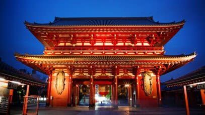 templo sensoji de noche