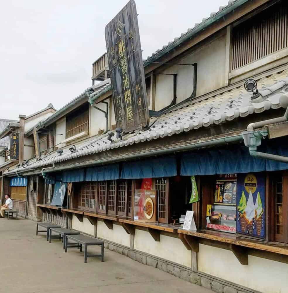 高速道路休憩所