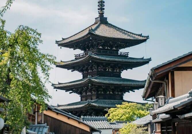 Kyoto Mayor Mulls Pricier Bus and Subway Fares for Tourists Amid Budget Concerns 2025