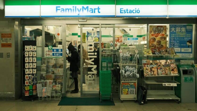Convenience Stores in Japan to End Sale of Print Magazines